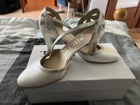 Ślubne perłowe czółenka na słupku jasmine ivory - Brilu