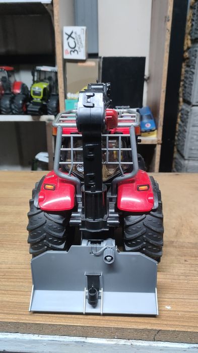 Bruder traktor Case IH leśny