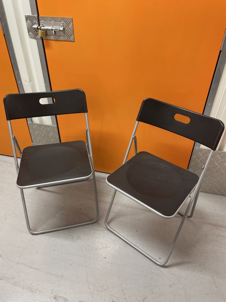 Cadeiras ikea pretas