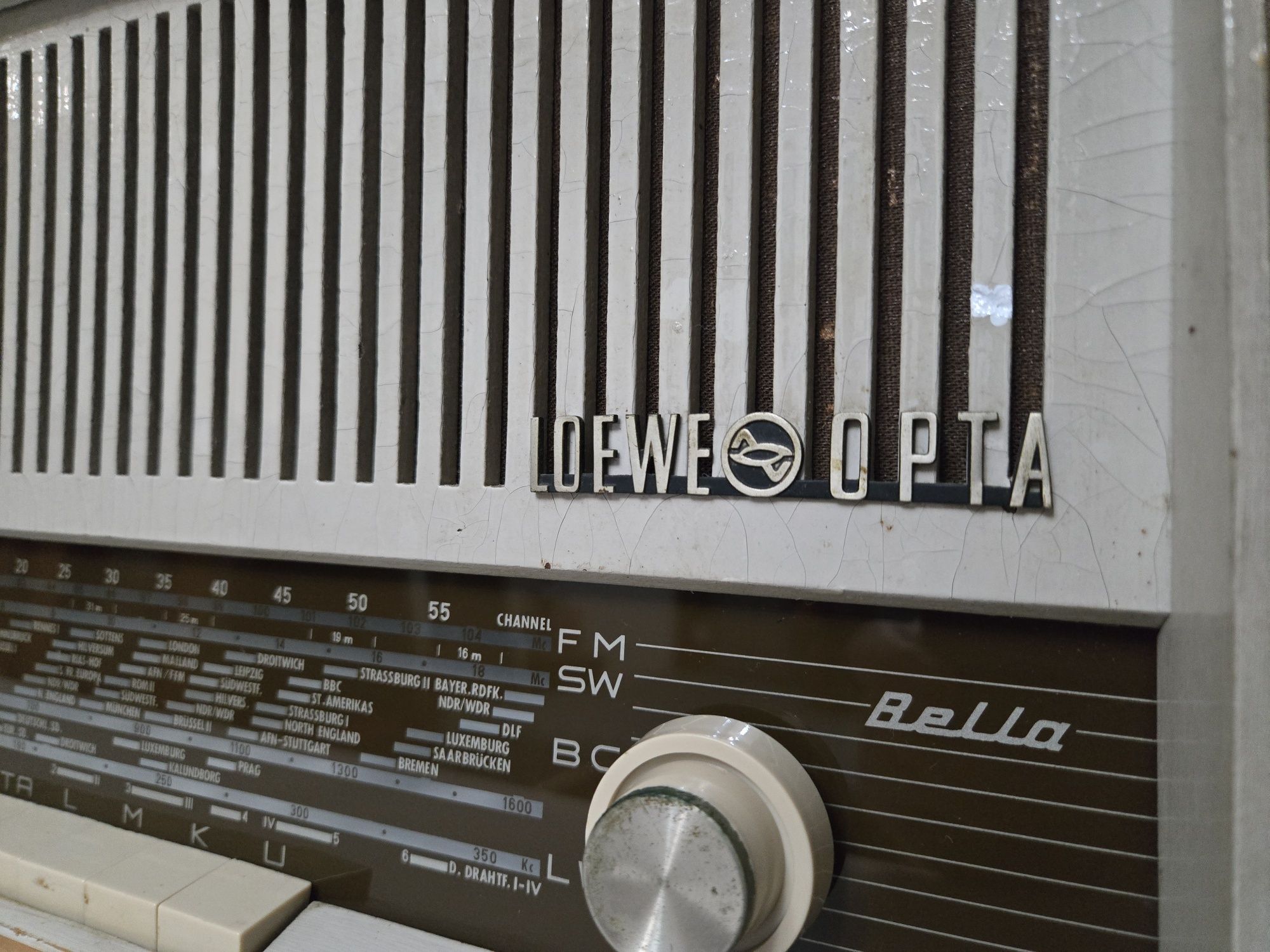 Rádio antigo reparado Loewe-Opta