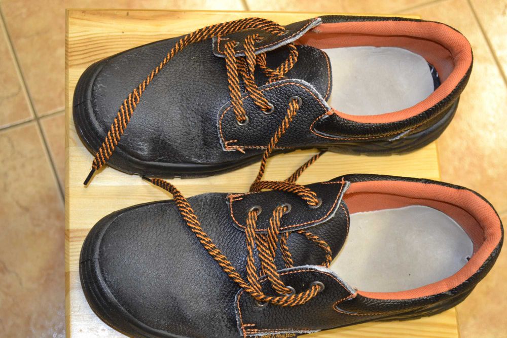 buty robocze z blaszanym noskiem