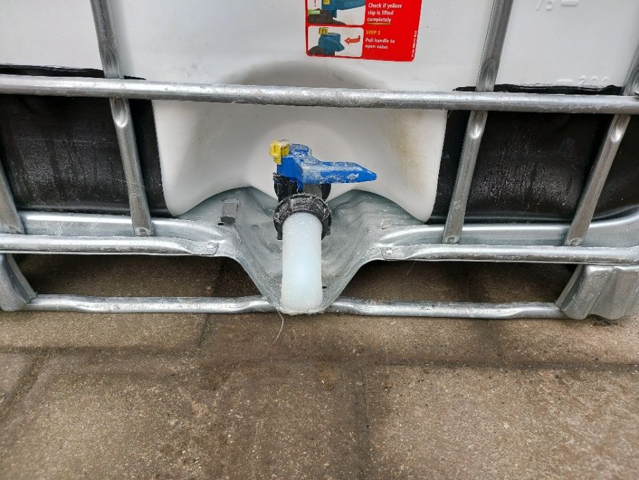 Pojemniki na wodę deszczówkę mausery beka 1 000 l paleta metalowa FV
