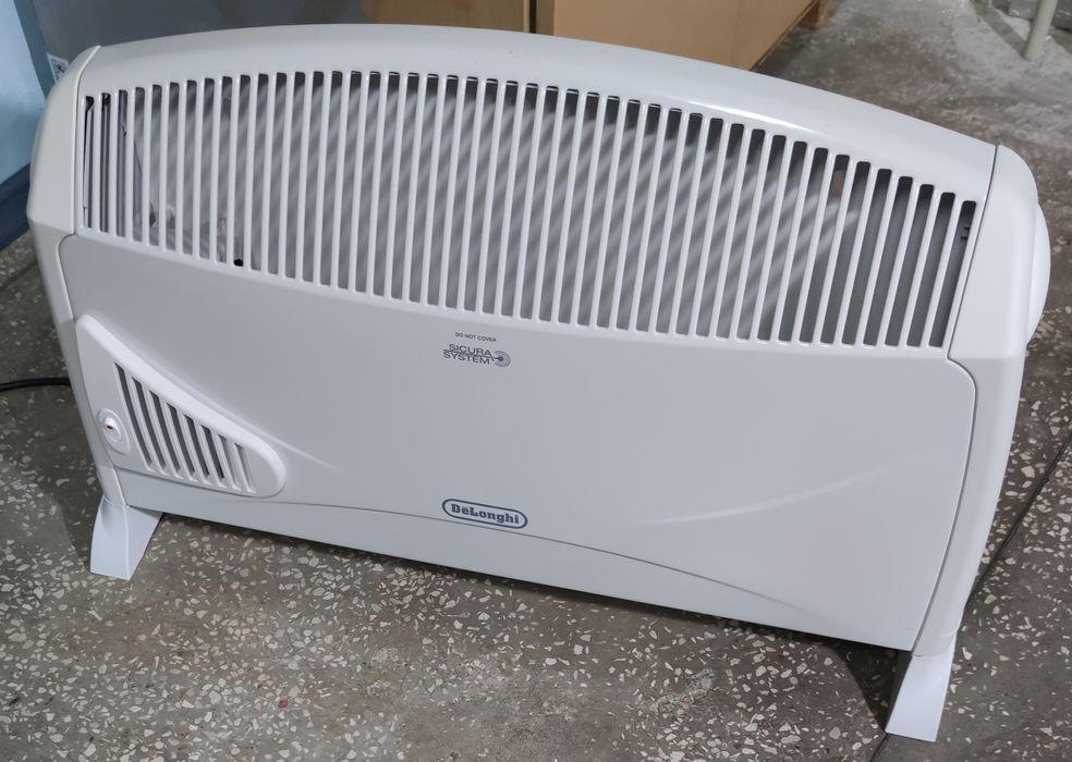 Электро конвектор Delonghi.