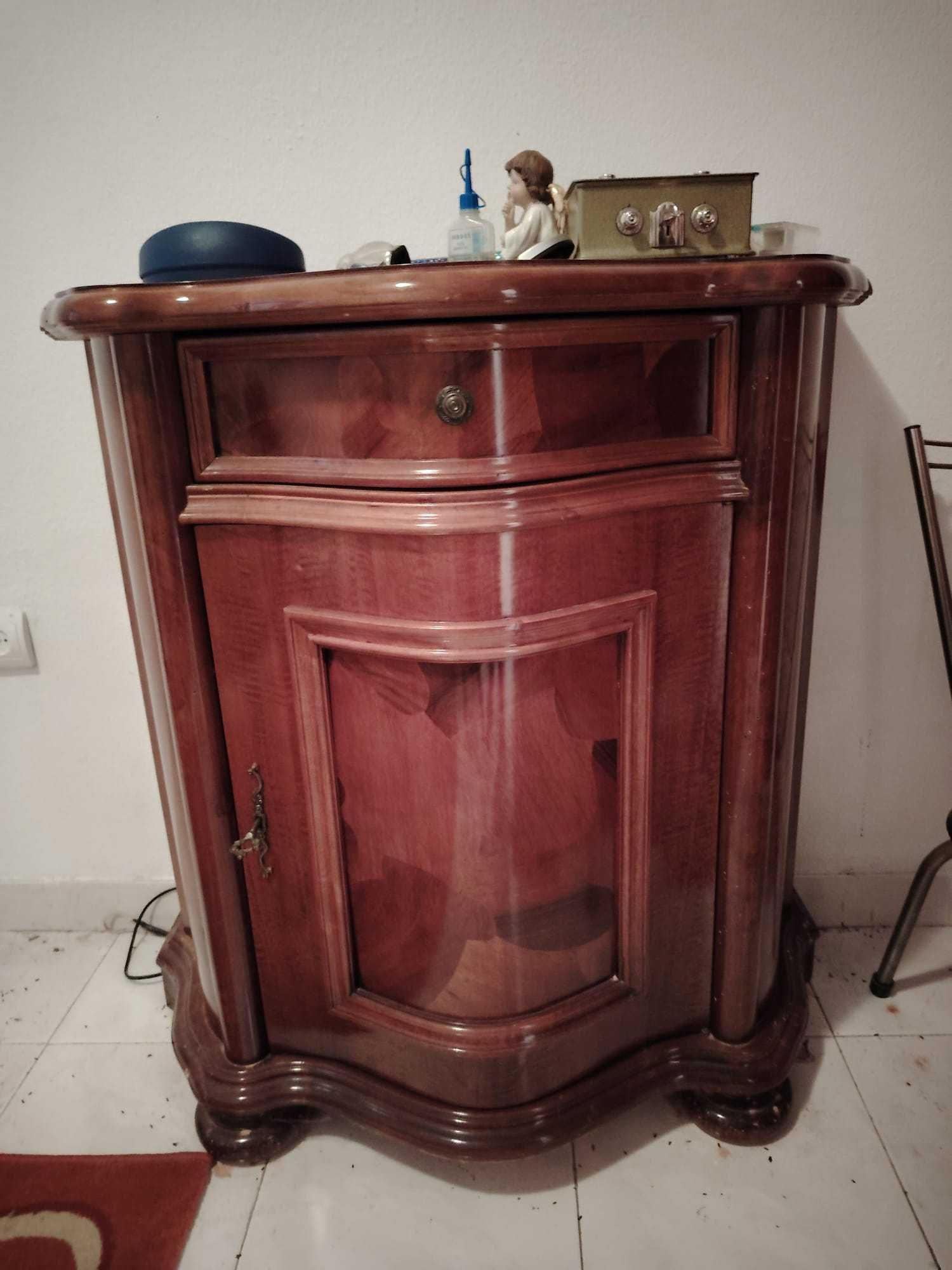 Mobiliário para restauro.