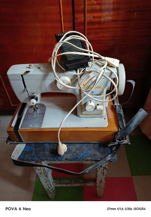 Продам швейную машинку Чайка м-132, полностью рабочая