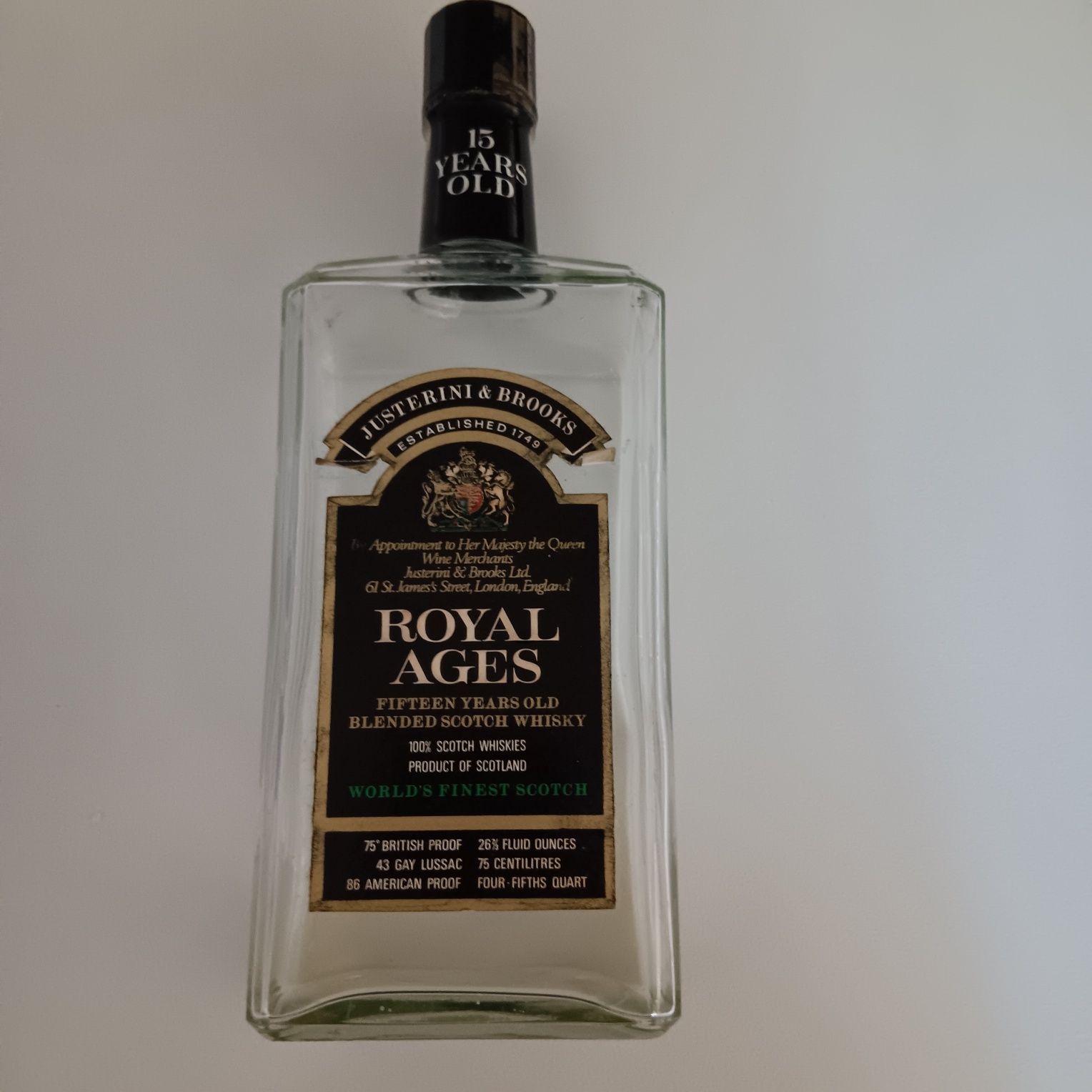 Garrafa de whisky  Royal Ages antiga