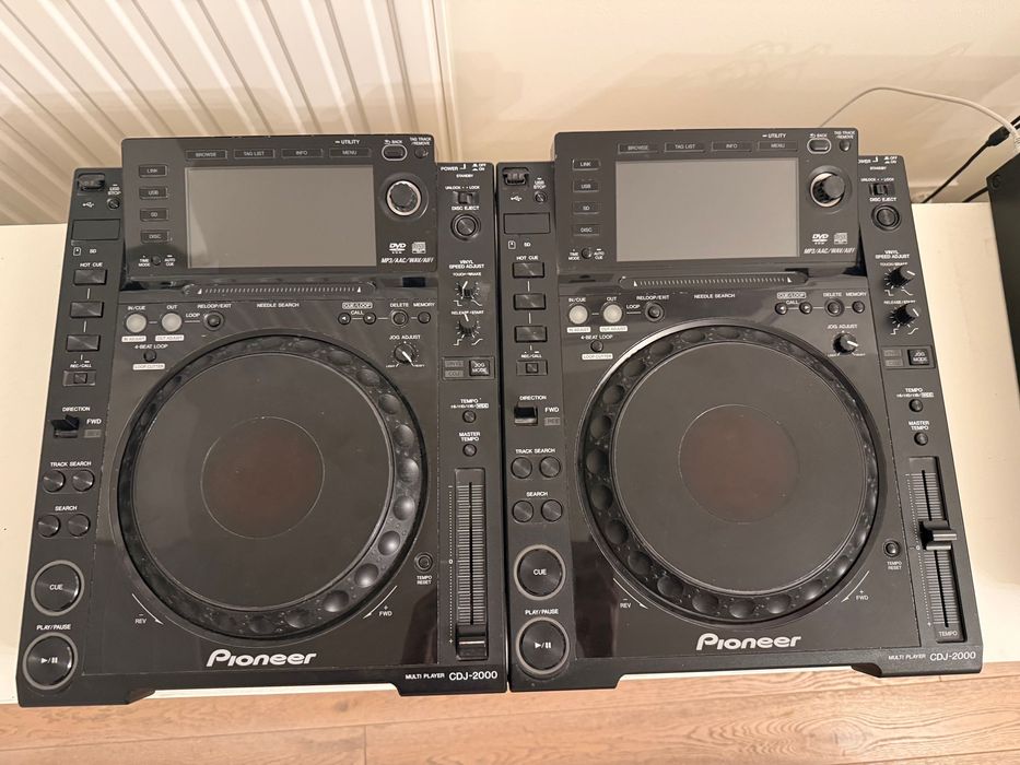 Pioneer CDJ 2000 x2