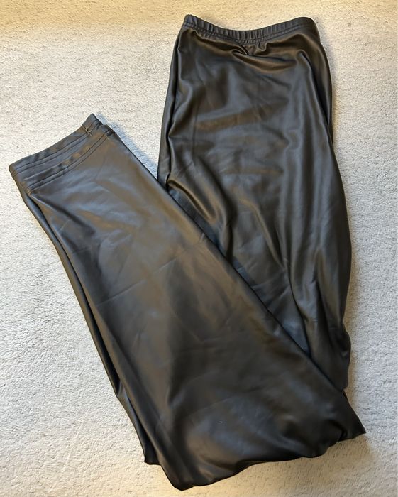 Nowe czarne legginsy sztuczna skóra błyszczące L