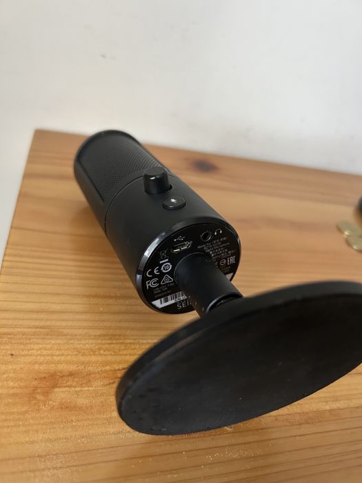 Razer Seiren X pouco usado