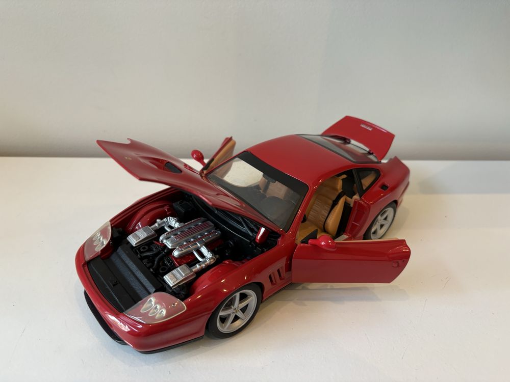 Model Ferrari 550 Maranello 1:18 HotWheels (maisto bburago ut models)