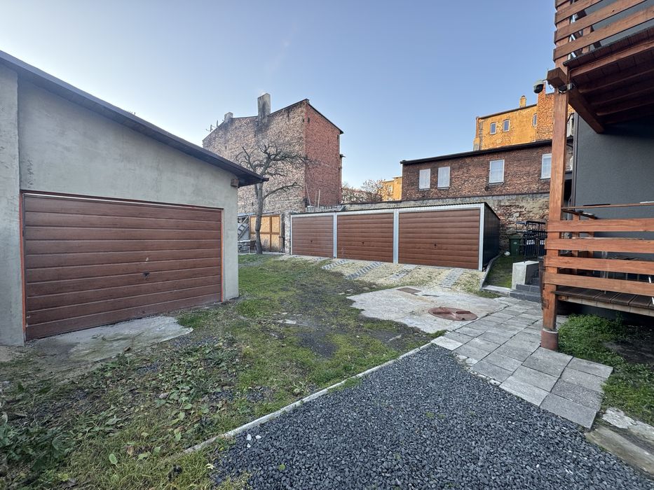 Garaz na terenie prywatnym