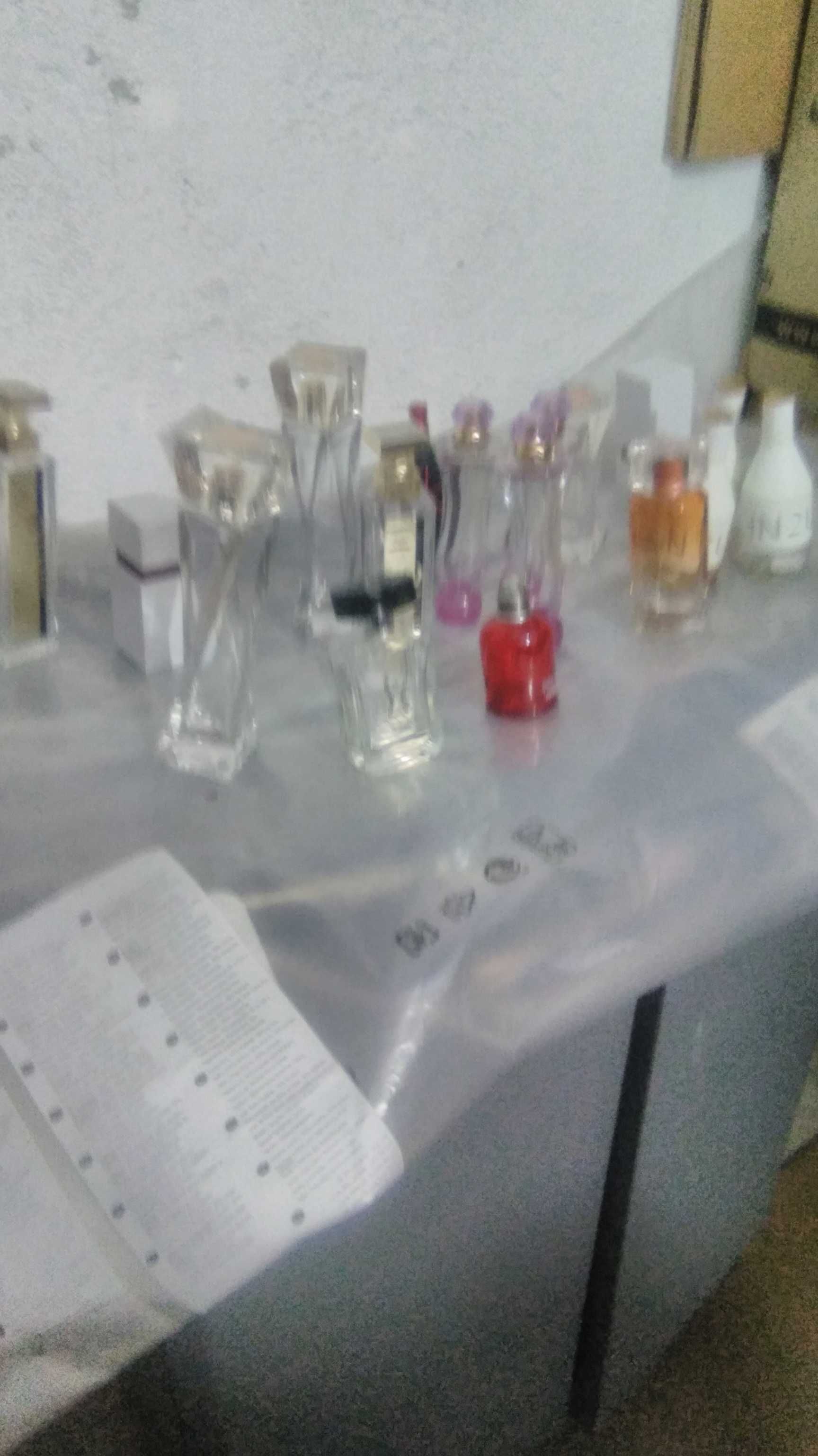 Vários frascos perfume Vazios