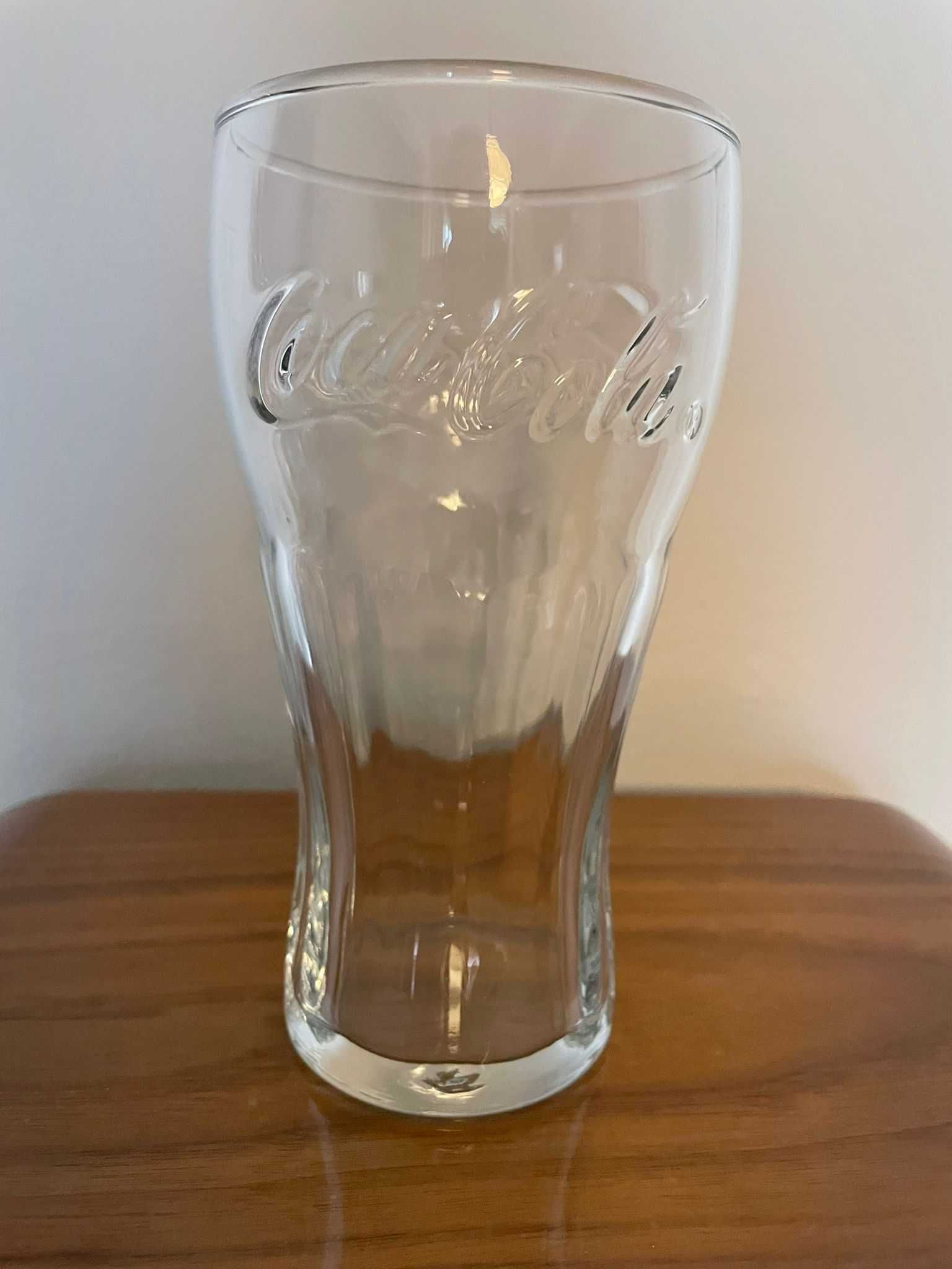 3 copos Coca Cola edição limitada com logotipo em alto relevo