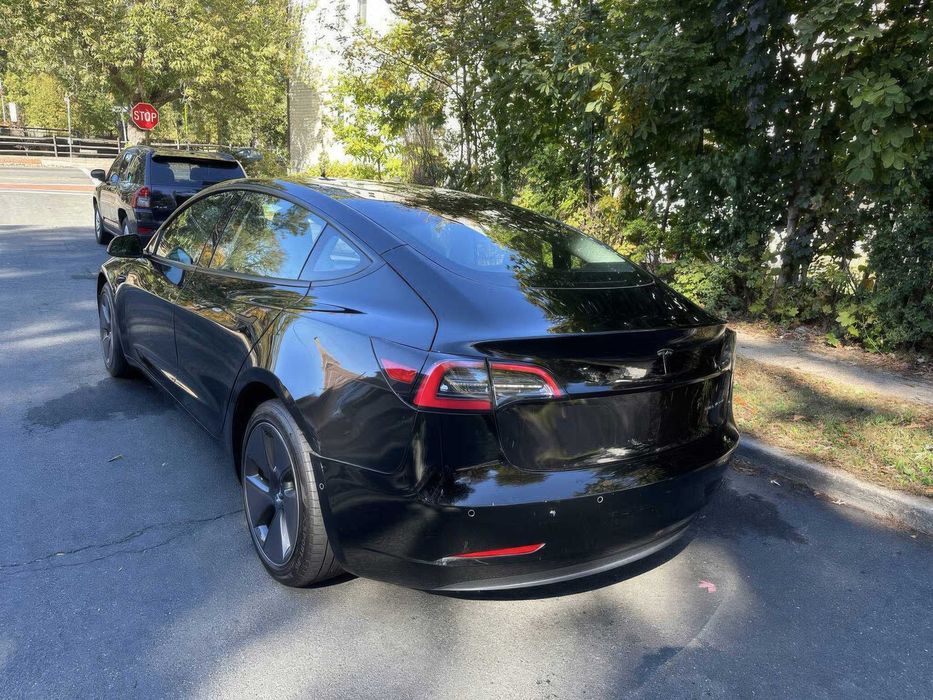 Tesla Model 3 Long Range      2021