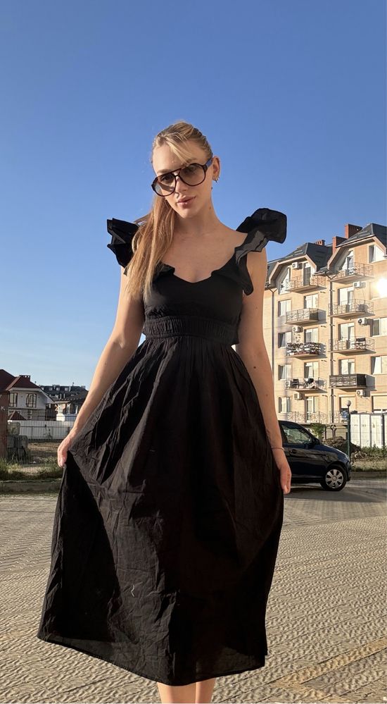 Чорна літня сукня