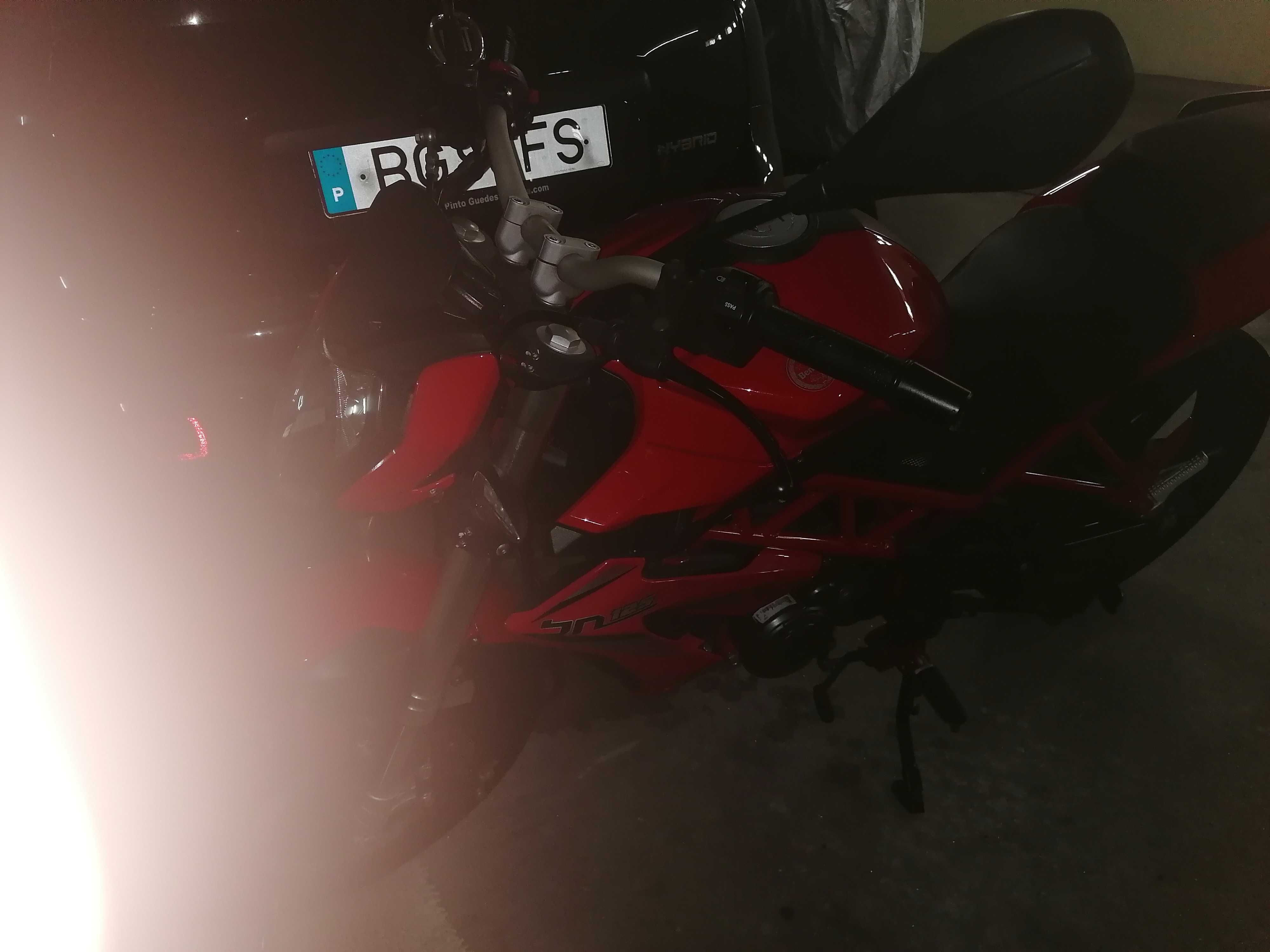 Mota 125 benelli BN vermelha
