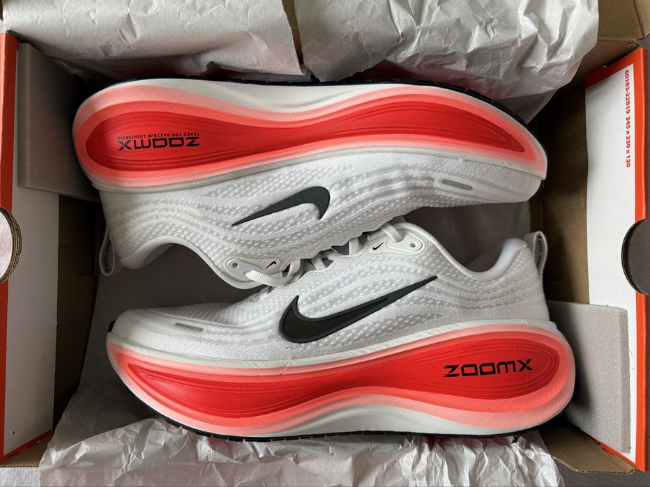 Кроссовки Nike Vomero Plus [9.5 US / 43 EUR] [HV8150 100]
