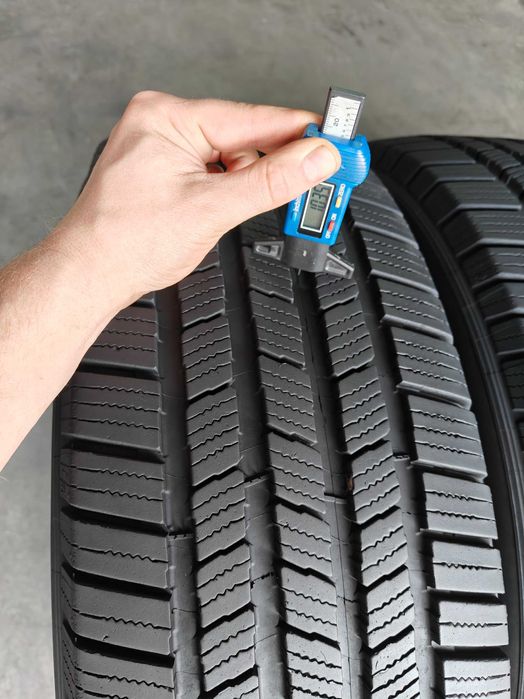 R20 265 60 шини всесезонні Michelin Defender LTX M/S з авто з США