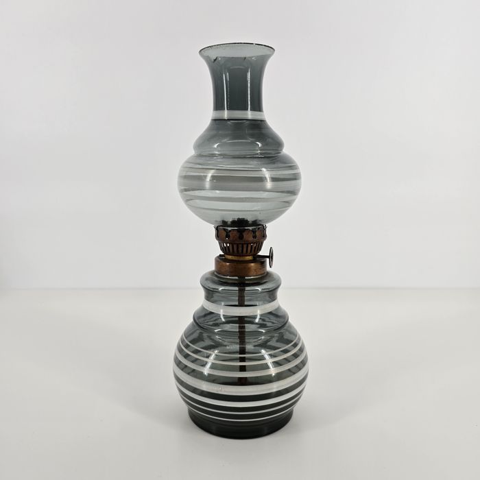 Lampa naftowa szklana ręcznie malowana szara dymiona PRL retro vintage