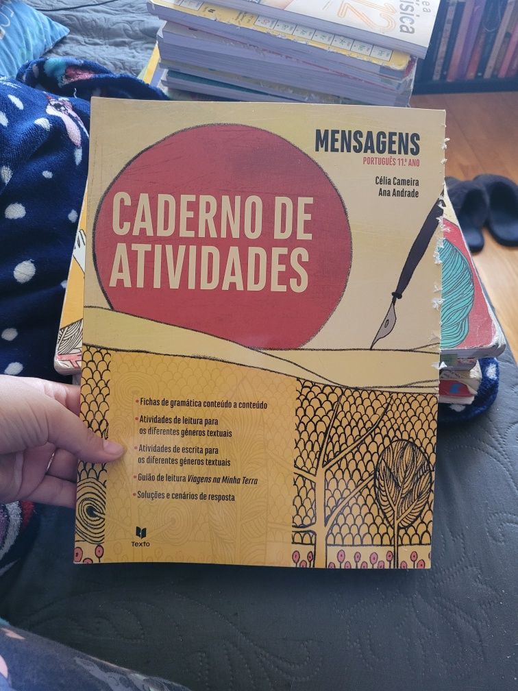 Caderno de atividades e livro de testes Português 11° ano