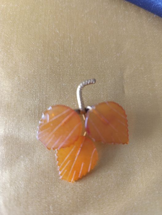 Брошь бурштин КЯК янтарь