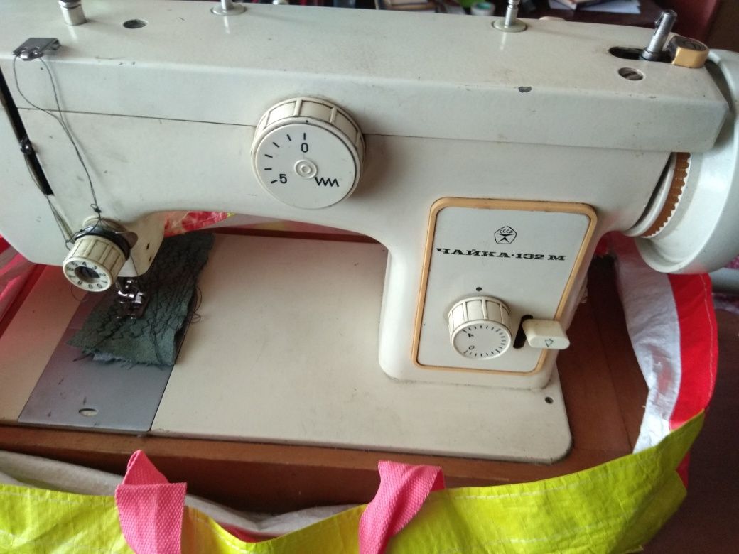 Продам  швейные  машинки с приводом и оверлок