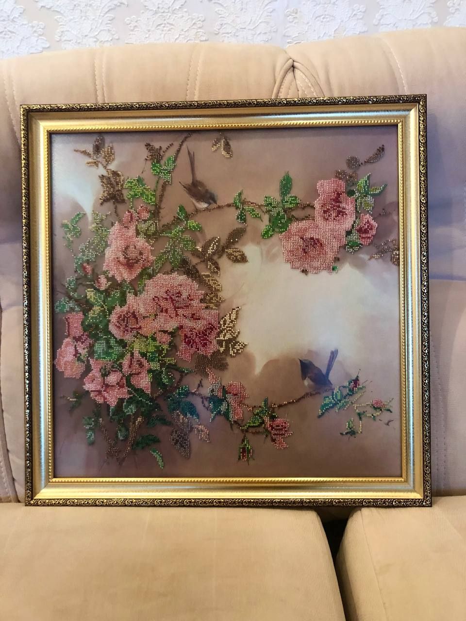 Картина вышита чешским бисером розы соловей