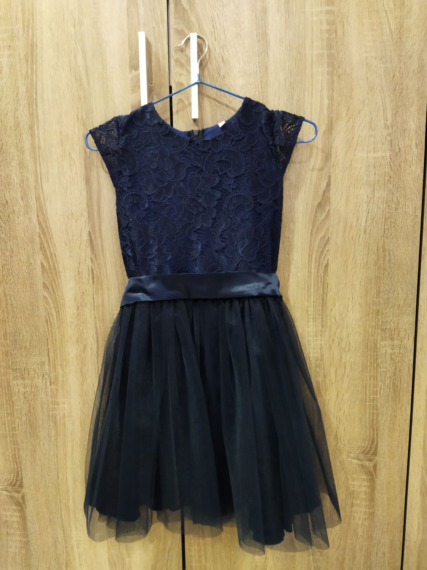 Нарядное платье для девочки, темно-синий р.134-140