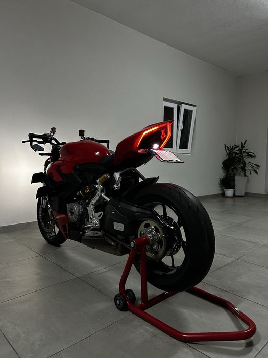 Ducati Streetfighter V2