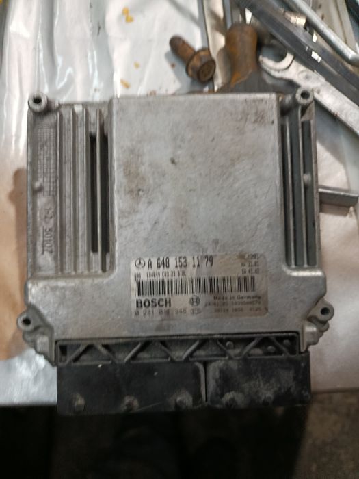 A648 153 11 79 Продам єбу мерседес