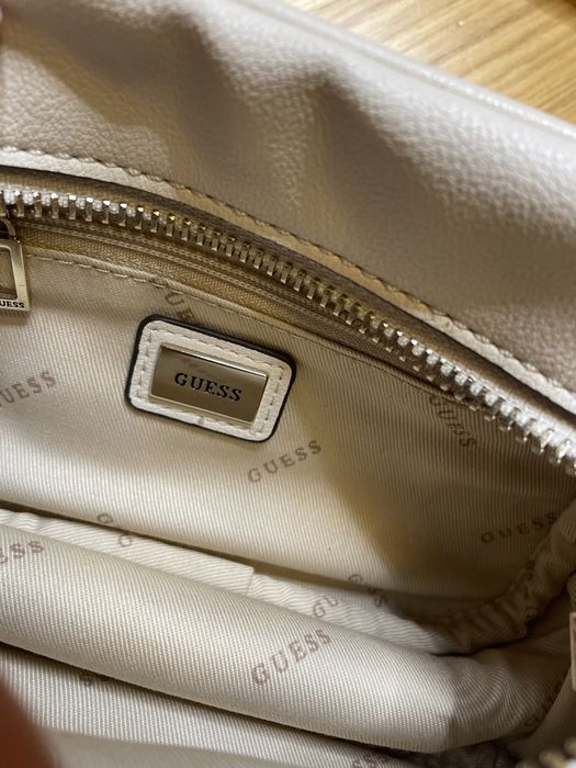 Torebka Guess beżowa kremowa