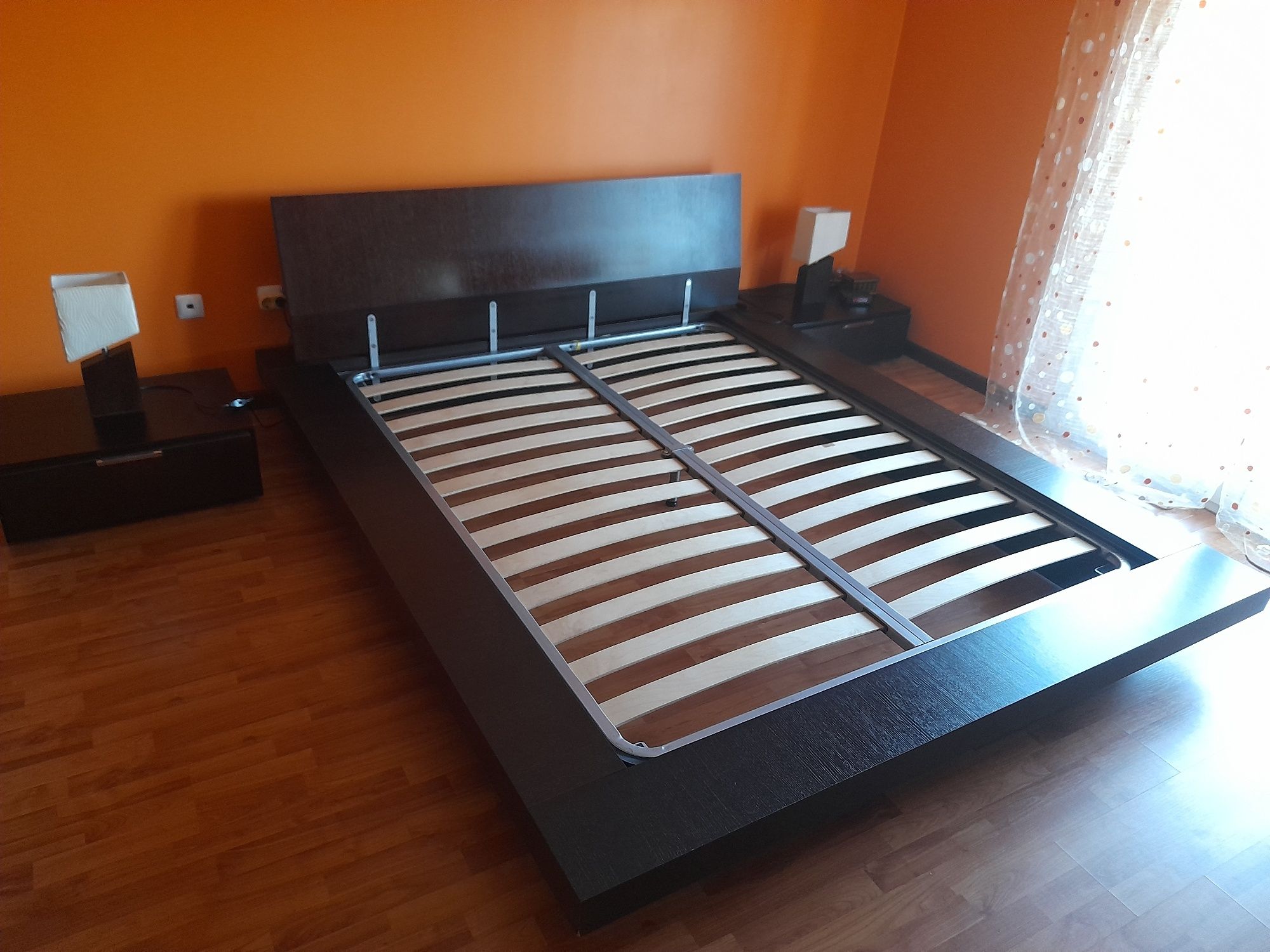 Cama Casal Tatimi Shiro - Interforma em Carvalho + Mesas Cabeceiras