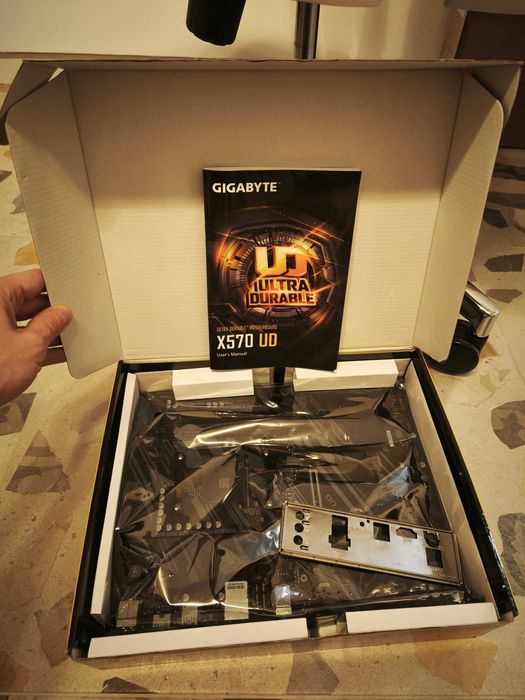 Motherboard Gigabyte X570 UD (AMD Ryzen 3xxx e 5xxx)