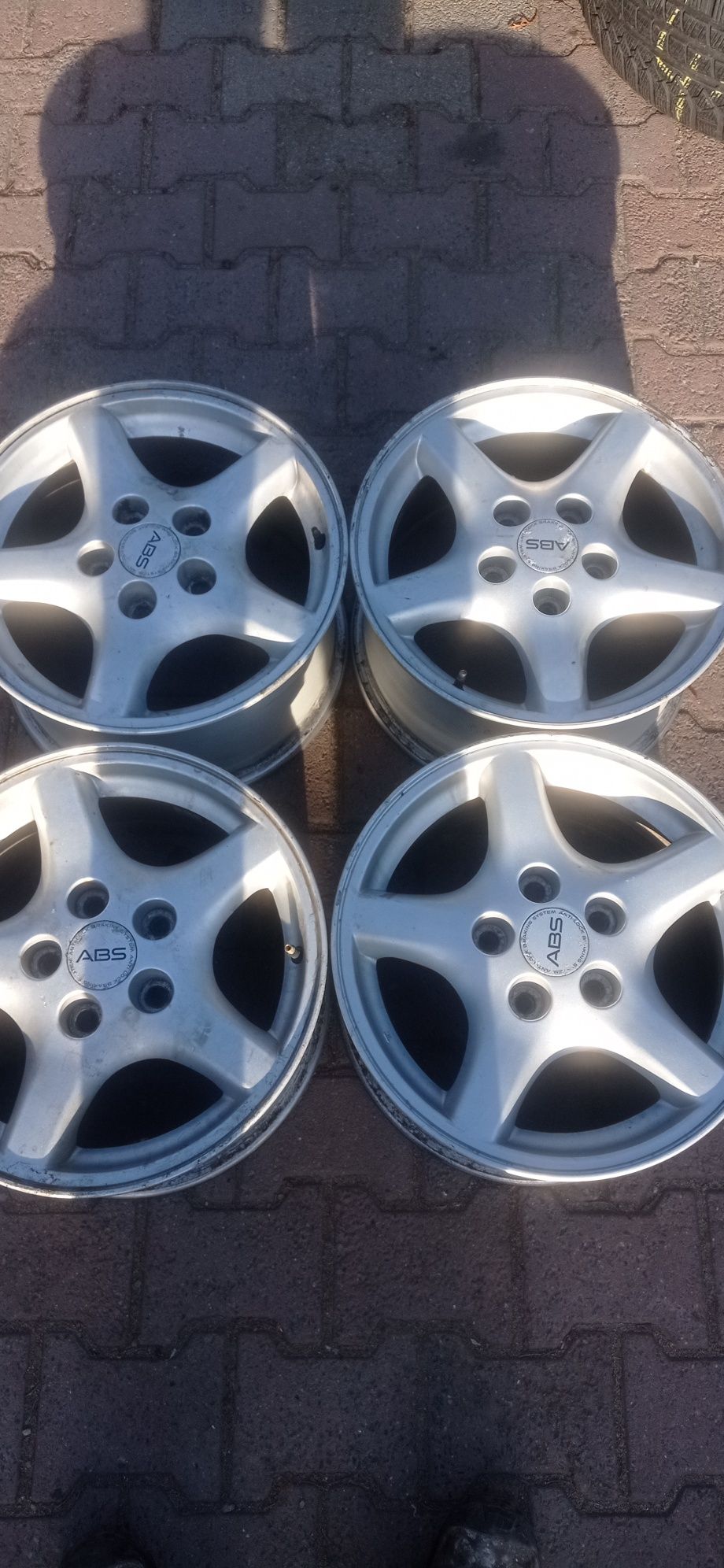 Felgi aluminiowe 16 5/114.3 GM