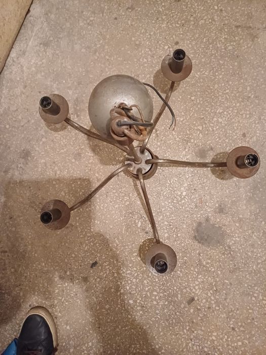 Stary żyrandol do renowacji