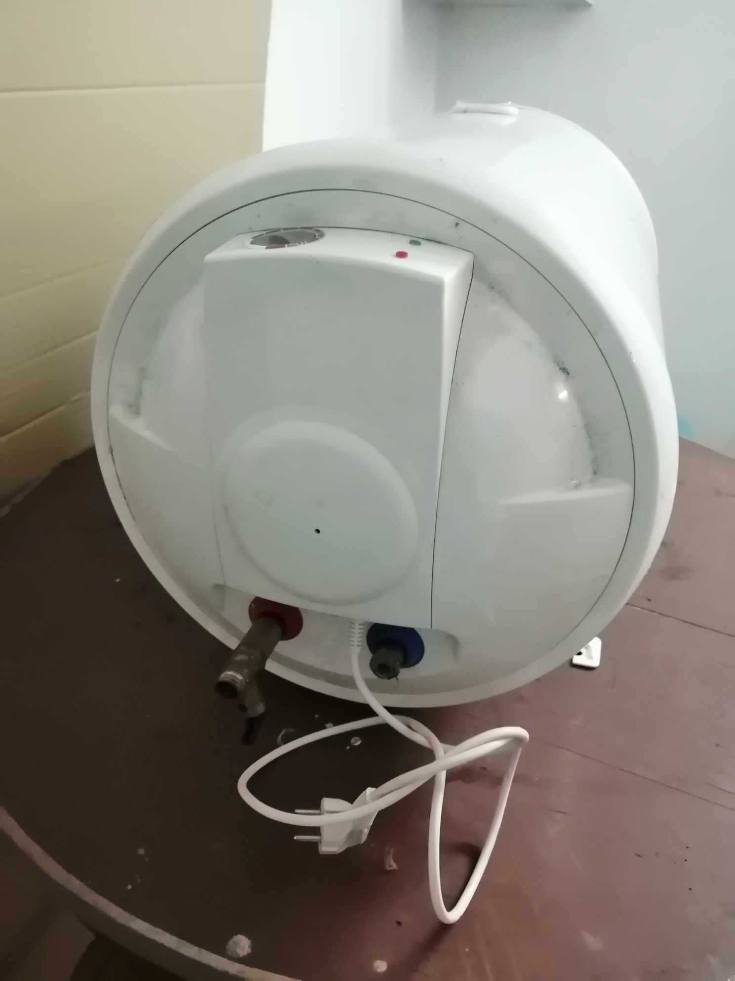 Bojler elektryczny, 60 l, mało używany