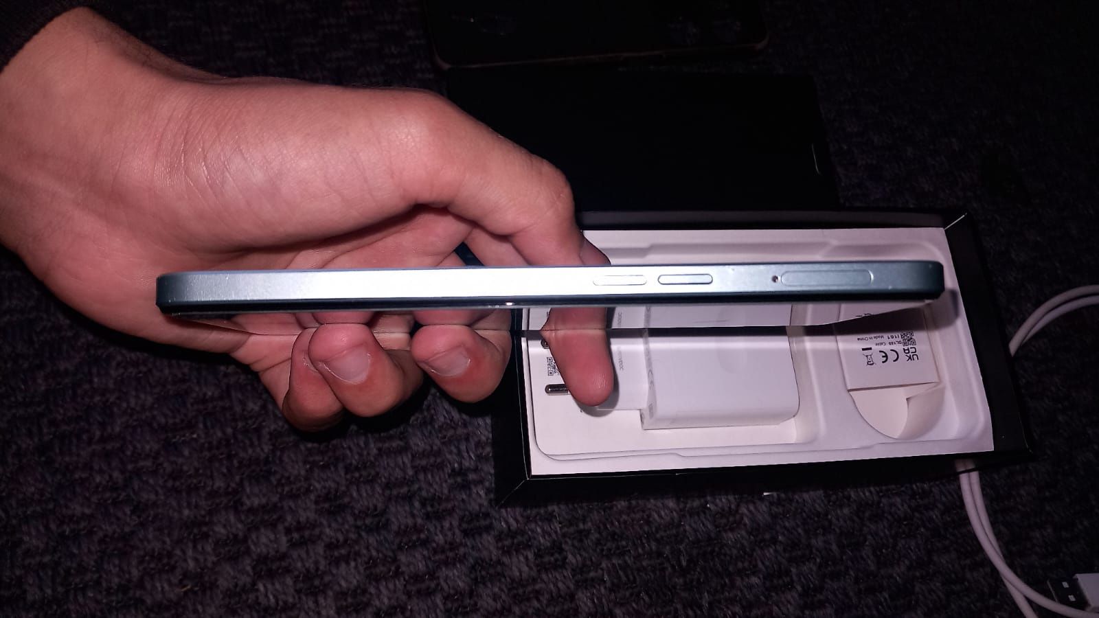 Oppo A57 4GB. Novo