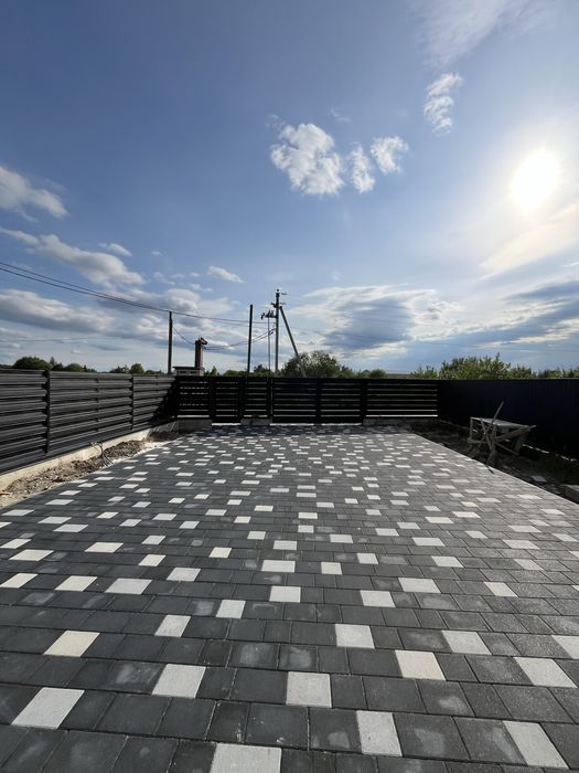 Продається дуплекс з гаражом. Земельна ділянка 5 сотих