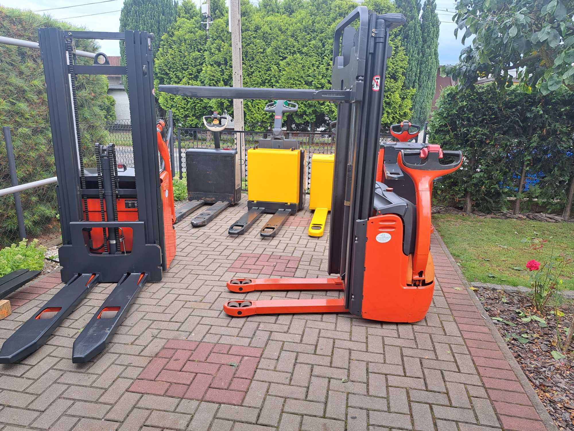 Wózek paletowy masztowy elektryczny LINDE L12, L14 triplex, T16