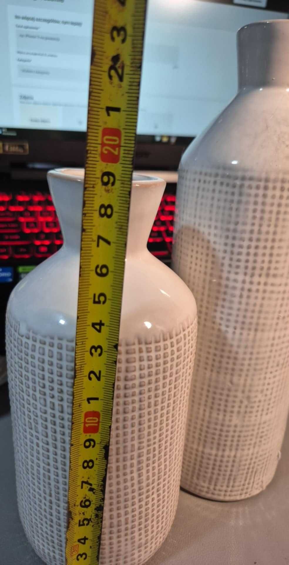 Zestaw dwóch ceramicznych wazonów