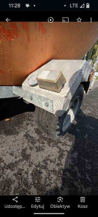 Pomarańcza przyczepa gastronomiczna