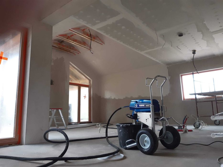 Szpachlowanie, malowanie natryskowe.