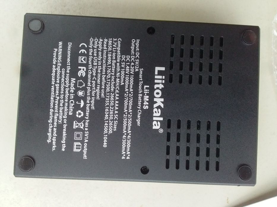 LiitoKala Lii-M4S зарядний пристрій з блоком живлення