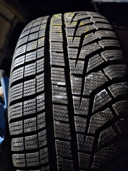 235/55R19 Hankook Winter I&Cept Evo2 SUV