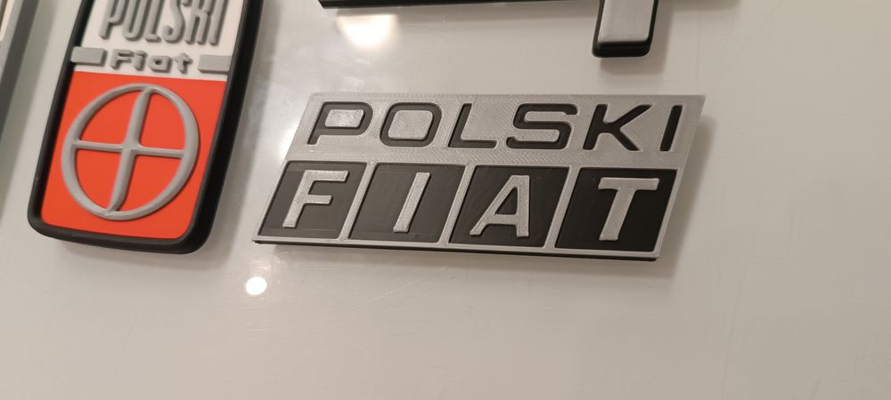Fiat 126p emblematy repliki różne rodzaje