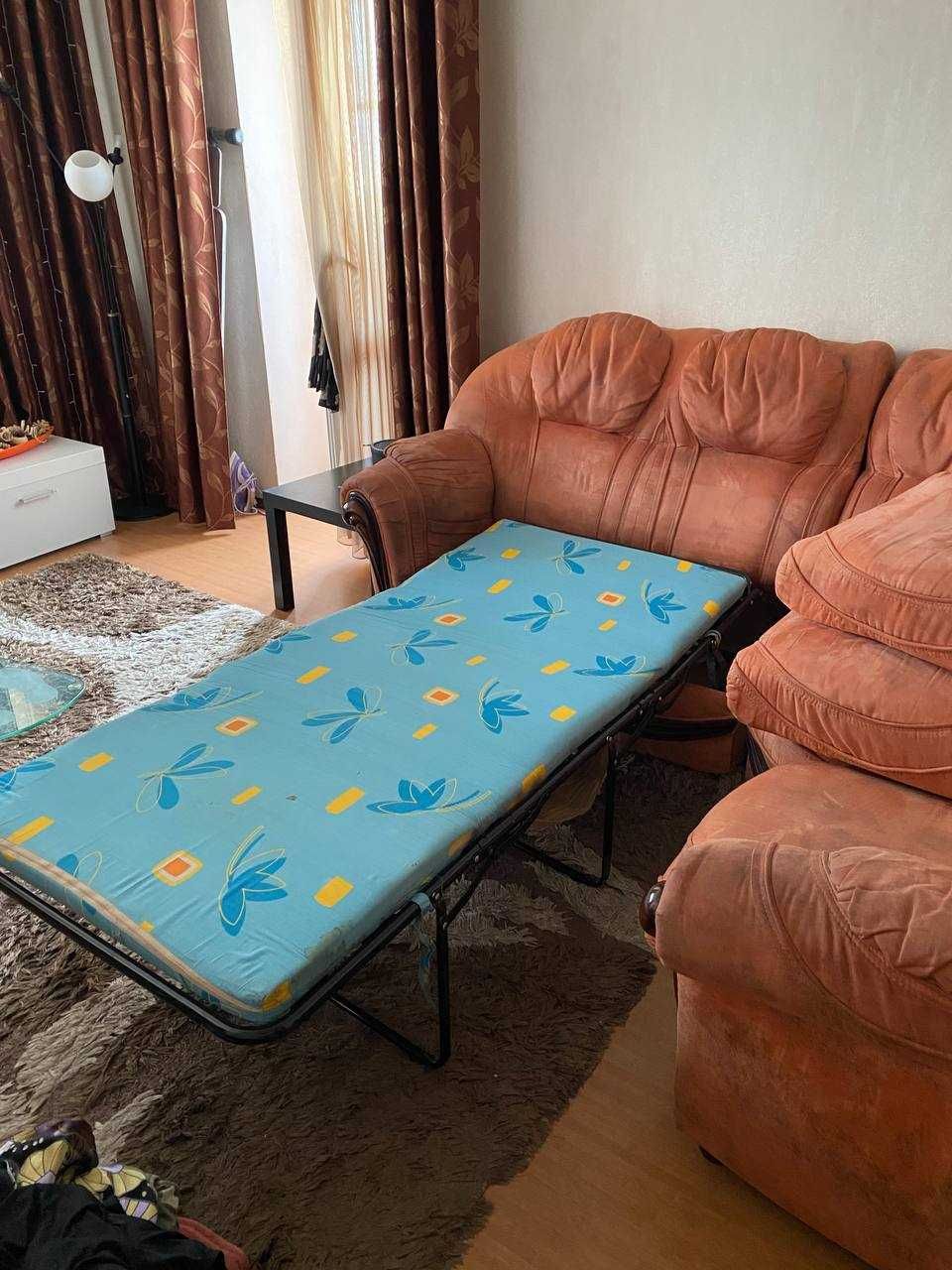 Продам б/у кутовий диван із спальним місцем