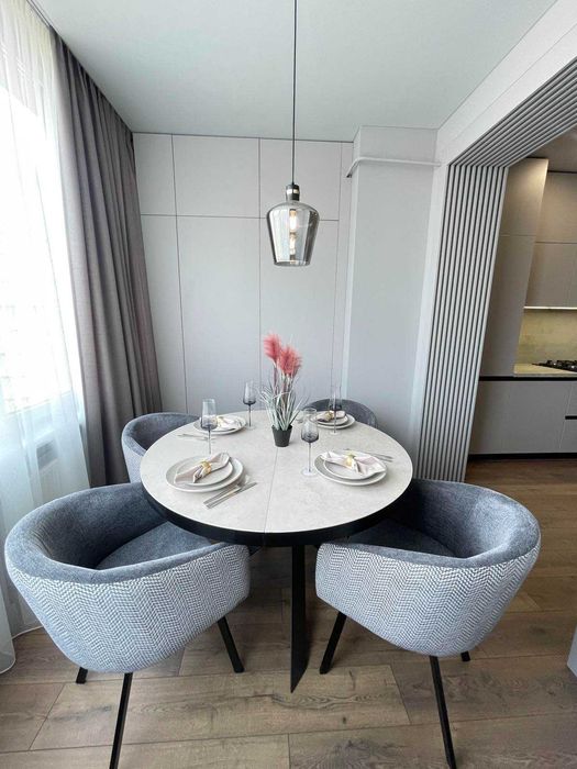 Немовірно світла та красива, двокімнатна квартира, вул. Молодіжна 5