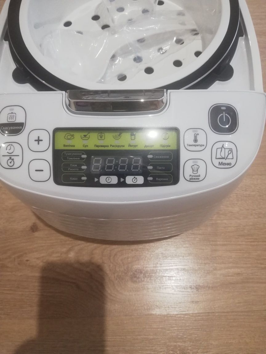 Продам мультиварку Tefal  RK 745134 Model :Serie R33-1