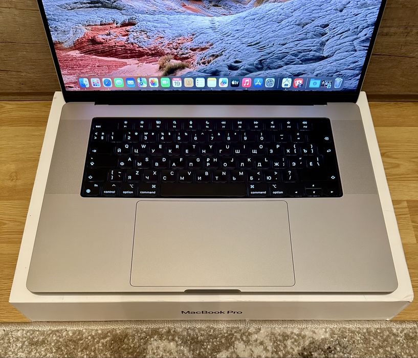 MacBook Pro M1 Pro 16" 16GB RAM 512 SSD (ідеал)