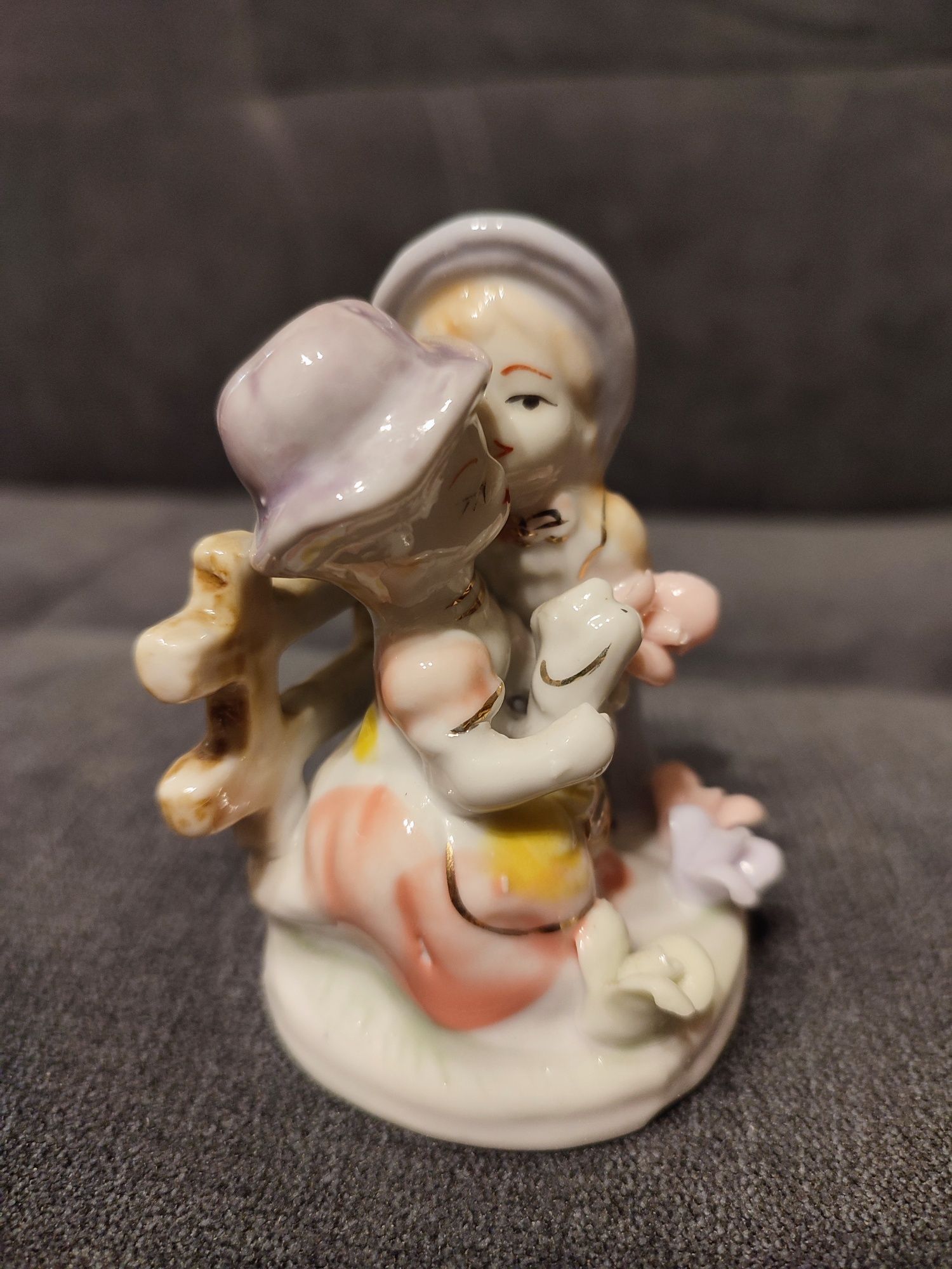 Figurka porcelanowa PRL, pocałunek